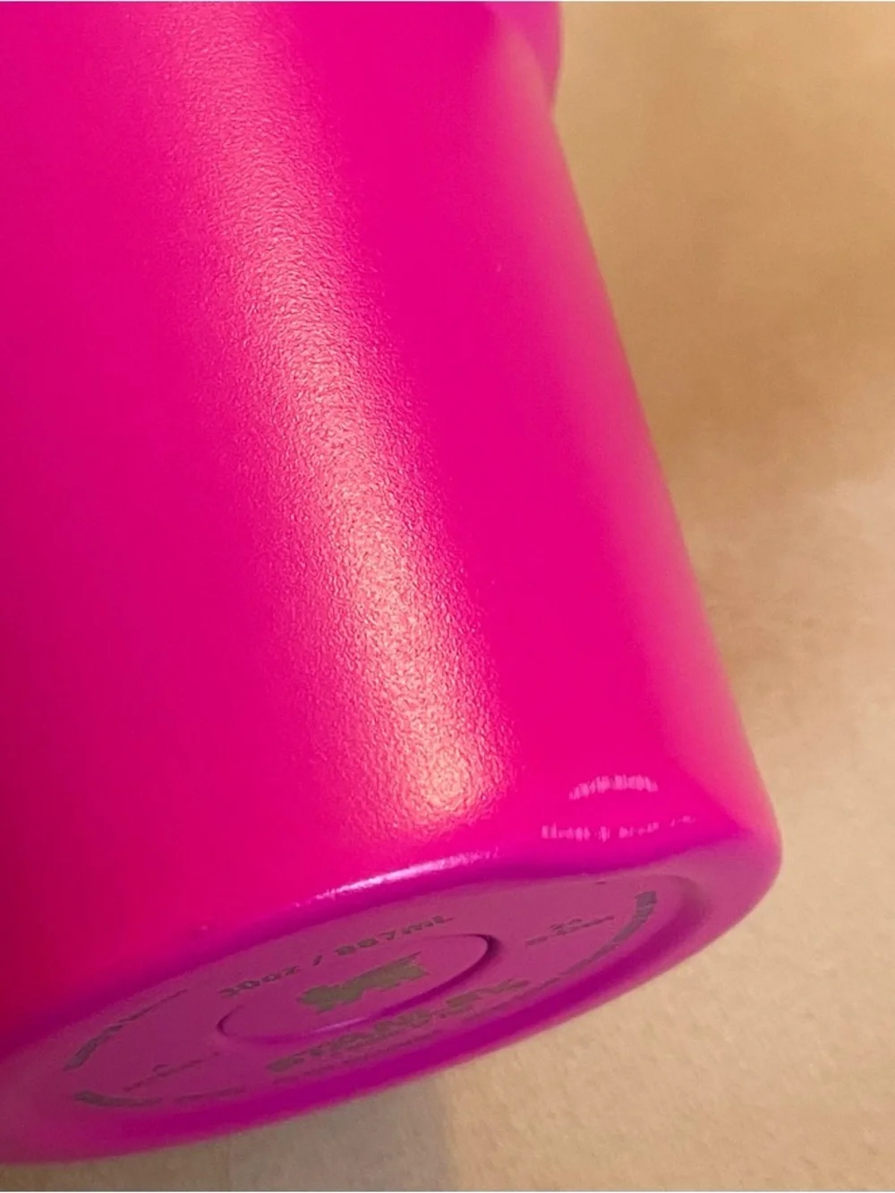 Stanley H2.0 Flowstate Quencher Tumbler in ‘Vivid Violet’ - Picture 12 of 13